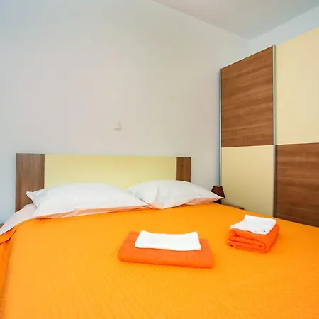 Intrada * بودْسْتغانا